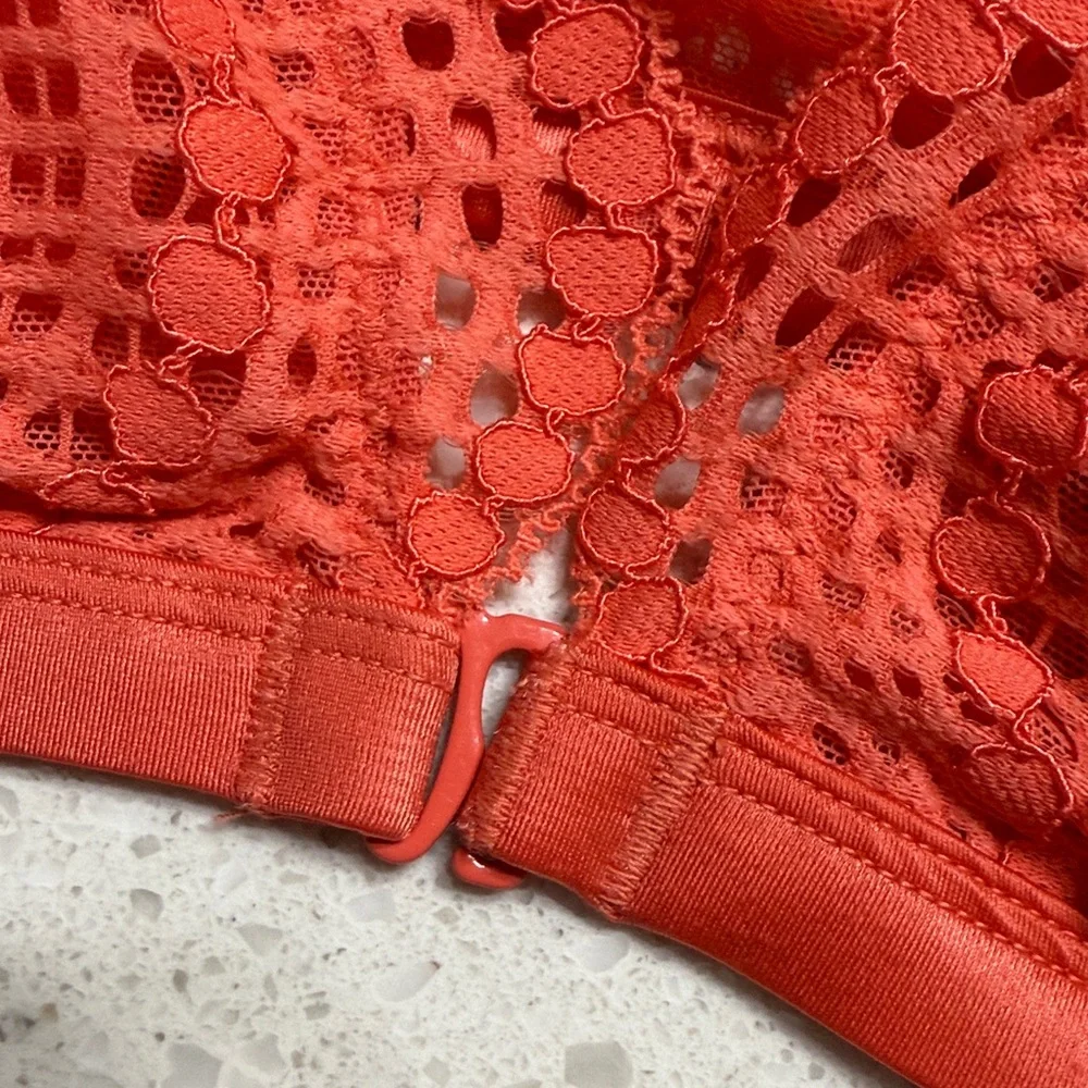 Victoria’s Secret Bralettes Size XS Navy and coral Y back Front hook Lace w pads